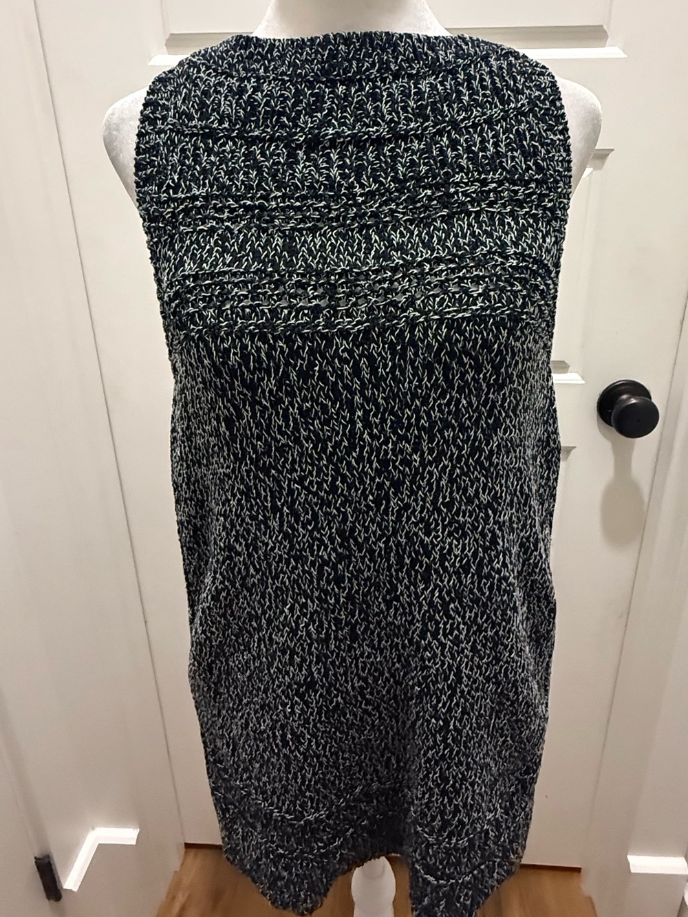 Loft. Marled Black Knit Sleeveless Cotton Sweater. Size Medium.
